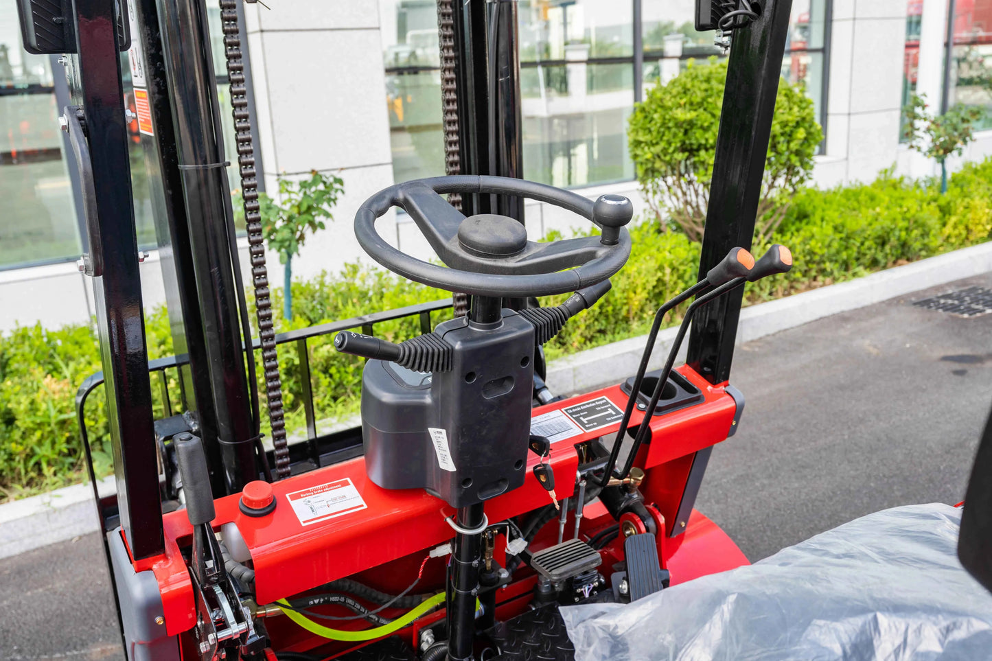 2 Ton Electric Forklift China Factory High-Efficiency Environment Friendly 4 Wheels Energy Saving Battery Forklifts Custom