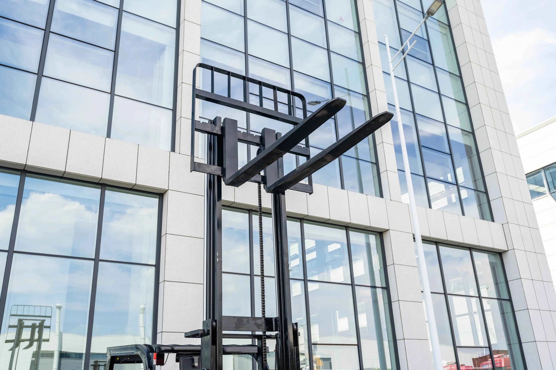 2 Ton Electric Forklift China Factory High-Efficiency Environment Friendly 4 Wheels Energy Saving Battery Forklifts Custom