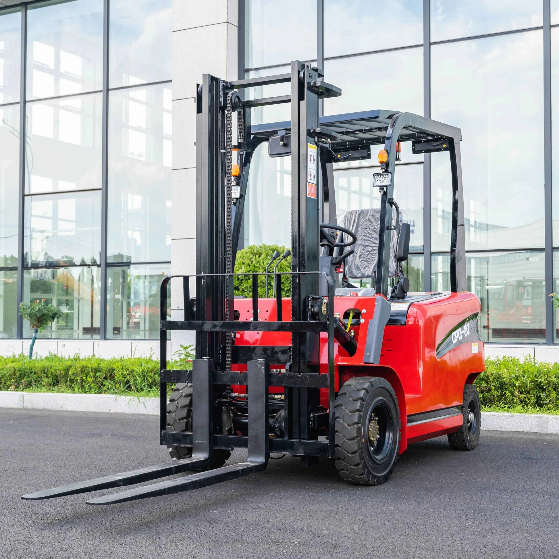 2 Ton Electric Forklift China Factory High-Efficiency Environment Friendly 4 Wheels Energy Saving Battery Forklifts Custom