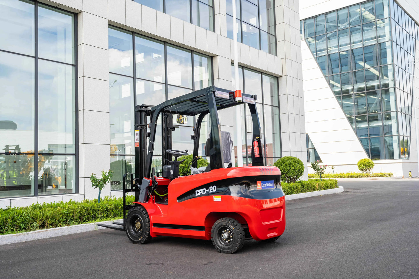 2 Ton Electric Forklift China Factory High-Efficiency Environment Friendly 4 Wheels Energy Saving Battery Forklifts Custom