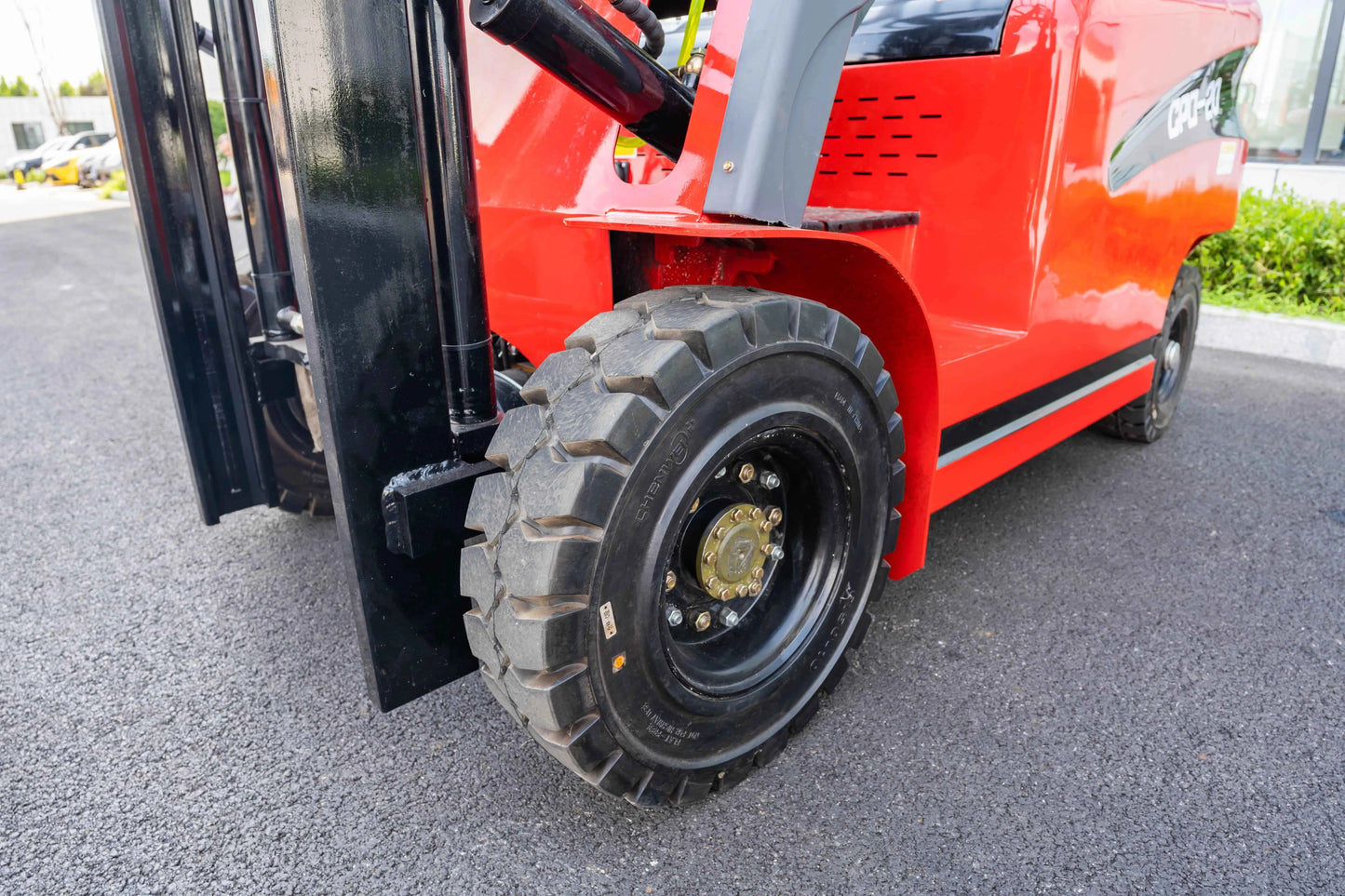 2 Ton Electric Forklift China Factory High-Efficiency Environment Friendly 4 Wheels Energy Saving Battery Forklifts Custom