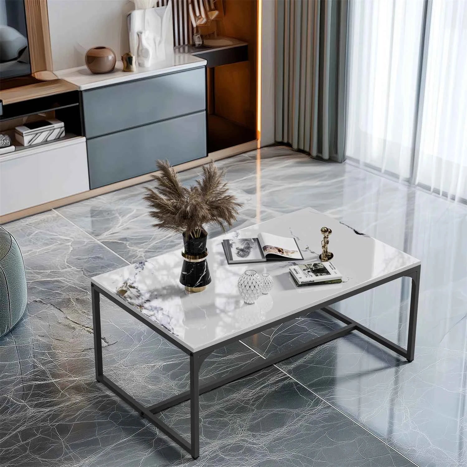 Tavolino da caffè rettangolare con texture di pittura a inchiostro, divano moderno ed elegante, tavolo centrale con piano in pietra sinterizzata, struttura in alluminio