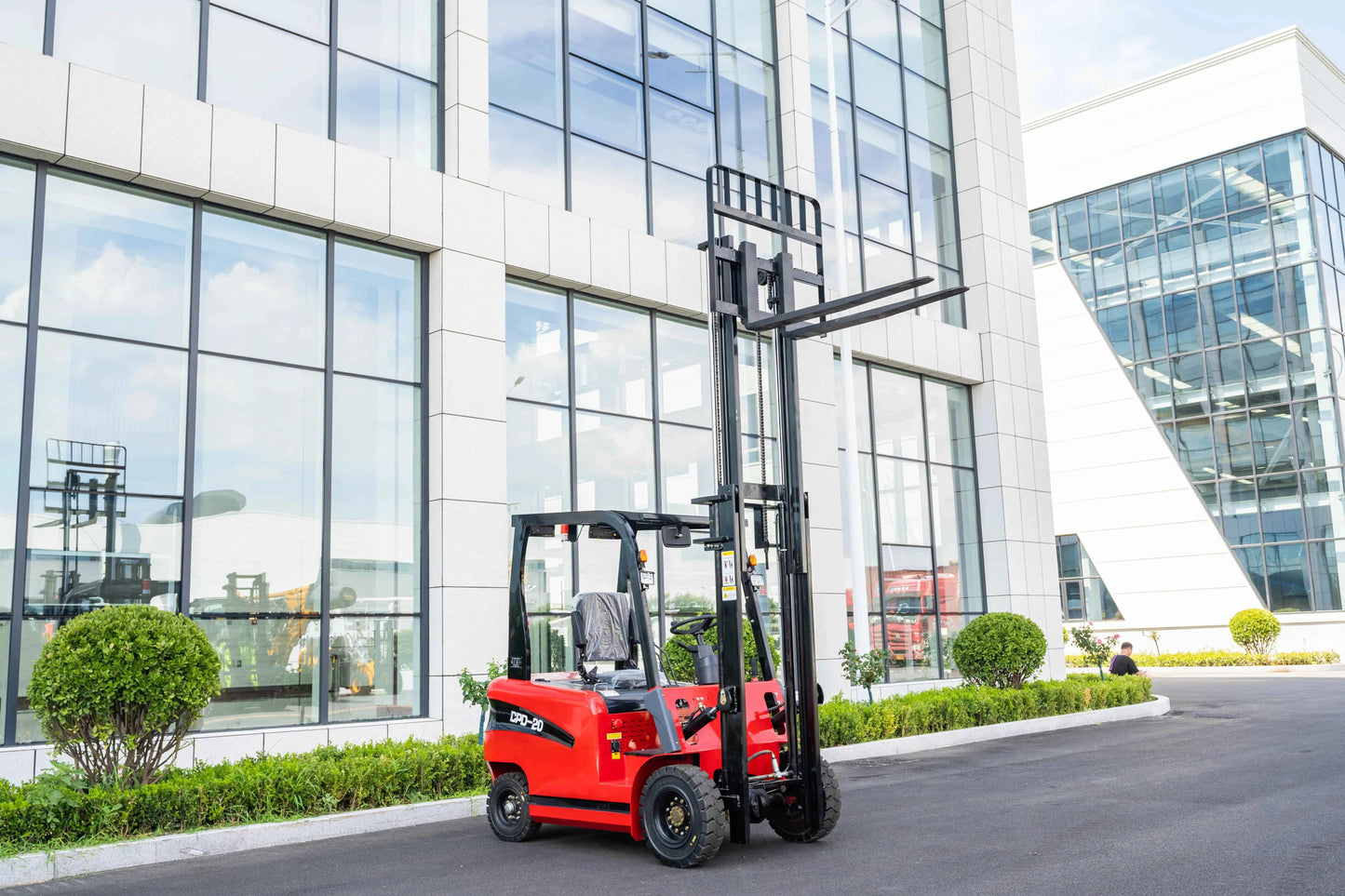 2 Ton Electric Forklift China Factory High-Efficiency Environment Friendly 4 Wheels Energy Saving Battery Forklifts Custom